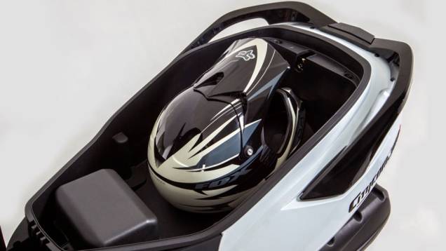 A versão 2013/2014 traz aplicação de carenagens com padrão estilo fibra de carbono | <a href="https://preprod.quatrorodas.abril.com.br/moto/noticias/dafra-apresenta-novo-citycom-300i-742713.shtml" rel="migration">Leia mais</a> A versão 2013/2014 traz aplicação de carenagens com padrão estilo fibra de carbono | <a href="https://preprod.quatrorodas.abril.com.br/moto/noticias/dafra-apresenta-novo-citycom-300i-742713.shtml" rel="migration">Leia mais</a>
