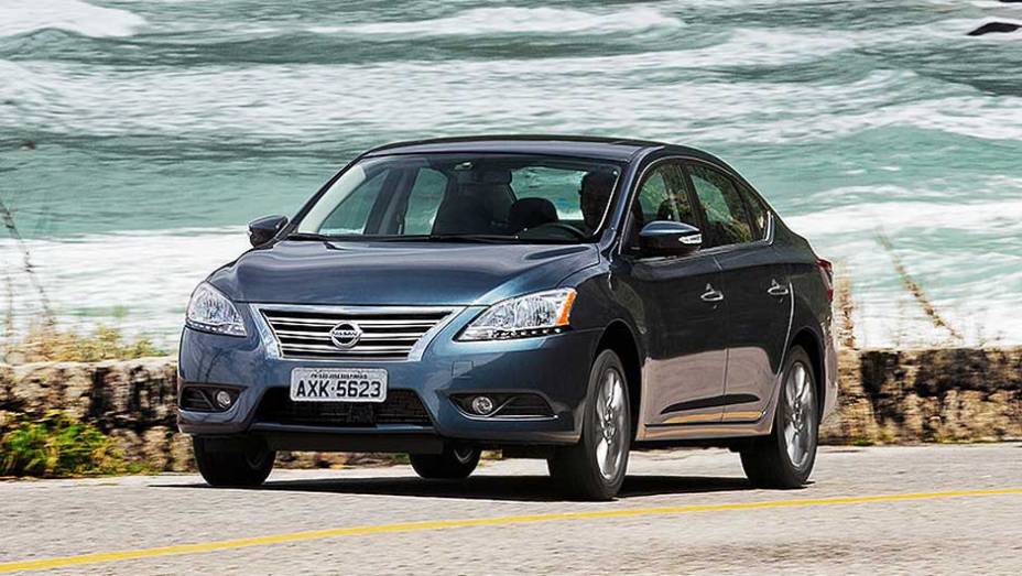 Serão oferecidas três versões de acabamento no mercado brasileiro | <a href="https://preprod.quatrorodas.abril.com.br/carros/lancamentos/nissan-sentra-757163.shtml" rel="migration">Leia mais</a>