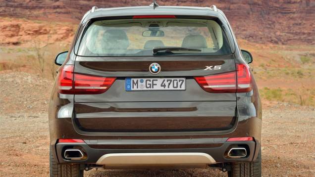 Combinado com uma transmissão automática de oito velocidades, faz de 0 a 100 km/h em 4,9 segundos | <a href="%20https://preprod.quatrorodas.abril.com.br/saloes/frankfurt/2013/bmw-x5-2014-753162.shtml" rel="migration">Leia mais</a> Combinado com uma transmissão automática de oito velocidades, faz de 0 a 100 km/h em 4,9 segundos | <a href="%20https://preprod.quatrorodas.abril.com.br/saloes/frankfurt/2013/bmw-x5-2014-753162.shtml" rel="migration">Leia mais</a>