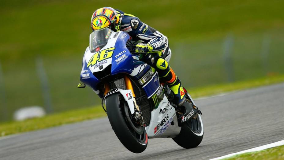 Valentino Rossi, companheiro de Lorenzo, ficou com o segundo melhor tempo | <a href="https://preprod.quatrorodas.abril.com.br/moto/noticias/motogp-yamaha-domina-treino-mugello-742926.shtml" rel="migration">Leia mais</a>