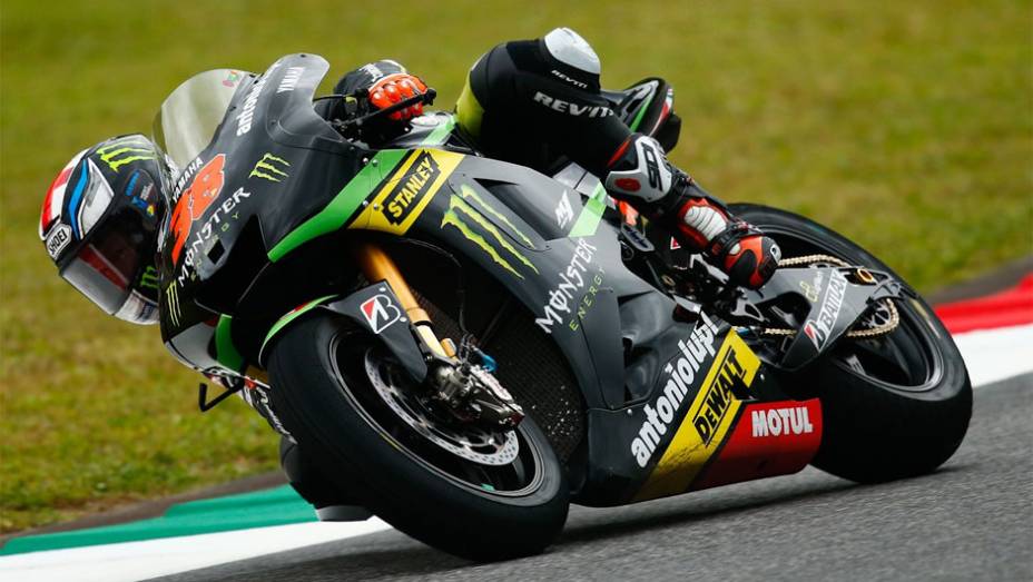 Bradley Smith (Monster Yamaha Tech 3) também caiu durante os treinos livres em Mugello | <a href="https://preprod.quatrorodas.abril.com.br/moto/noticias/motogp-yamaha-domina-treino-mugello-742926.shtml" rel="migration">Leia mais</a>