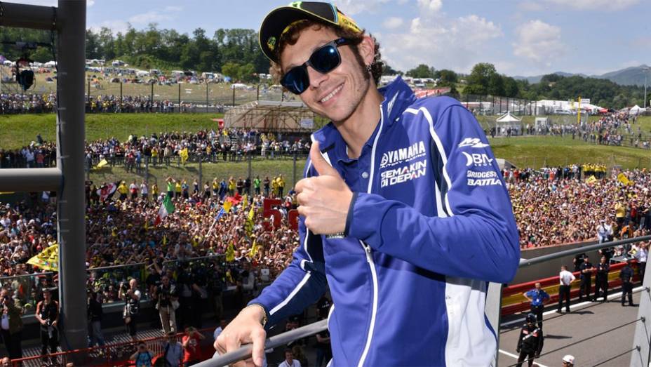 Valentino Rossi foi tocado por Álvaro Bautista e precisou abandonar prova na Itália | <a href="https://preprod.quatrorodas.abril.com.br/moto/noticias/motogp-lorenzo-vence-prova-mugello-742903.shtml" rel="migration">Leia mais</a>