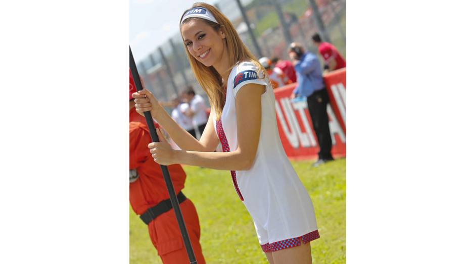 Veja as belas garotas que marcaram presença no GP da Itália e saiba como foi a corrida! | <a href="%20https://preprod.quatrorodas.abril.com.br/moto/galerias/competicoes/motogp-italia-corrida-742934.shtml" rel="migration">Leia mais</a>