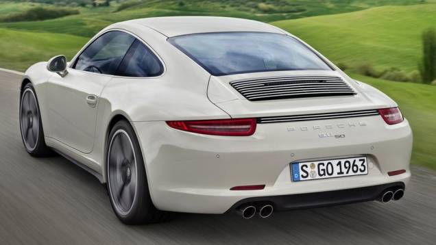 O 911 50th Anniversary Edition acelera de 0 a 96 km/h em 4,2 segundos, se equipado com câmbio manual de sete marchas | <a href="https://preprod.quatrorodas.abril.com.br/saloes/frankfurt/2013/porsche-911-50th-anniversary-edition-753233.shtml" rel="migration">Leia mais</a> O 911 50th Anniversary Edition acelera de 0 a 96 km/h em 4,2 segundos, se equipado com câmbio manual de sete marchas | <a href="https://preprod.quatrorodas.abril.com.br/saloes/frankfurt/2013/porsche-911-50th-anniversary-edition-753233.shtml" rel="migration">Leia mais</a>