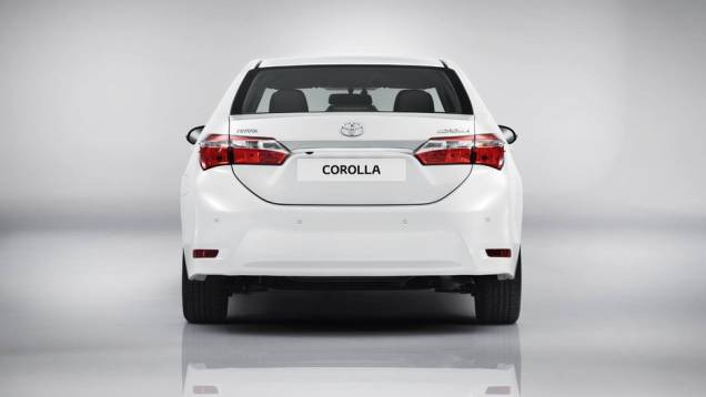 ...acompanhada de uma nova tampa do porta-malas com uma régua cromada acima do lugar da placa | <a href="https://preprod.quatrorodas.abril.com.br/noticias/fabricantes/toyota-revela-novo-corolla-europeu-743504.shtml" rel="migration">Leia mais</a> | <a href="https://quatrorodas.abr" rel="migration"></a> ...acompanhada de uma nova tampa do porta-malas com uma régua cromada acima do lugar da placa | <a href="https://preprod.quatrorodas.abril.com.br/noticias/fabricantes/toyota-revela-novo-corolla-europeu-743504.shtml" rel="migration">Leia mais</a> | <a href="https://quatrorodas.abr" rel="migration"></a>
