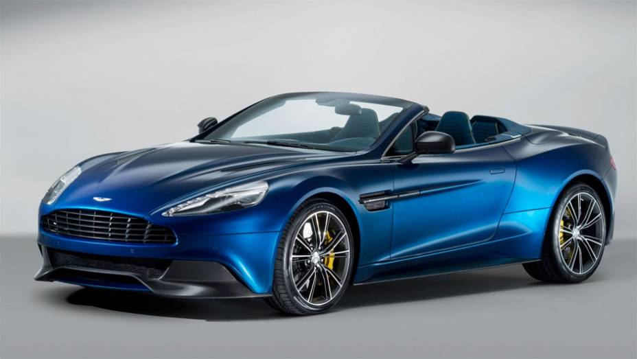 Aston Martin lança Vanquish Volante | <a href="https://preprod.quatrorodas.abril.com.br/noticias/fabricantes/aston-martin-lanca-vanquish-volante-conversivel-300-mil-dolares-744609.shtml" rel="migration">Leia mais</a>