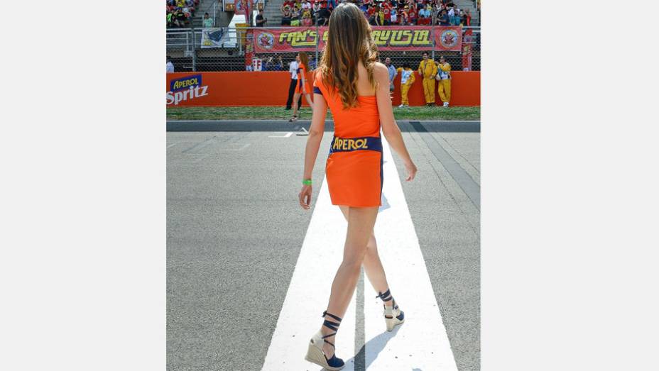 Veja as belas garotas da MotoGP da Catalunha e saiba como foi a corrida! | <a href="https://preprod.quatrorodas.abril.com.br/moto/galerias/competicoes/motogp-catalunha-corrida-744273.shtml" rel="migration">Leia mais</a>