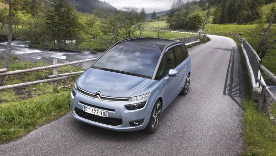 A Citroën revelou o Grand C4 Picasso 2014 | <a href="https://preprod.quatrorodas.abril.com.br/noticias/fabricantes/citroen-revela-grand-c4-picasso-2014-745123.shtml" rel="migration">Leia mais</a>