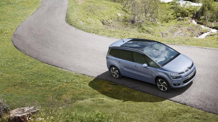 O modelo utiliza nova plataforma, a EMP2 | <a href="https://preprod.quatrorodas.abril.com.br/noticias/fabricantes/citroen-revela-grand-c4-picasso-2014-745123.shtml" rel="migration">Leia mais</a>