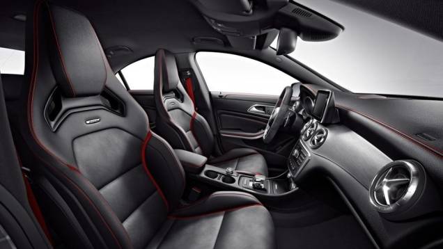 Não há qualquer alteração na motorização, de modo que o CLA 45 AMG Edition 1 é equipado com motor 2.0 turbo, que entrega 365 cavalos de potência e 45,9 kgfm de torque | <a href="%20https://preprod.quatrorodas.abril.com.br/noticias/fabricantes/mercedes-anuncia-cla-45" rel="migration"></a> Não há qualquer alteração na motorização, de modo que o CLA 45 AMG Edition 1 é equipado com motor 2.0 turbo, que entrega 365 cavalos de potência e 45,9 kgfm de torque | <a href="%20https://preprod.quatrorodas.abril.com.br/noticias/fabricantes/mercedes-anuncia-cla-45" rel="migration"></a>