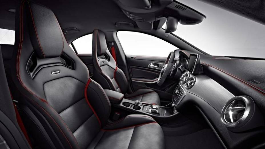 N&atilde;o h&aacute; qualquer altera&ccedil;&atilde;o na motoriza&ccedil;&atilde;o, de modo que o CLA 45 AMG Edition 1 &eacute; equipado com motor 2.0 turbo, que entrega 365 cavalos de pot&ecirc;ncia e 45,9 kgfm de torque | <a href="%20https://preprod.quatrorodas.abril.com.br/noticias/fabricantes/mercedes-anuncia-cla-45" rel="migration"></a>