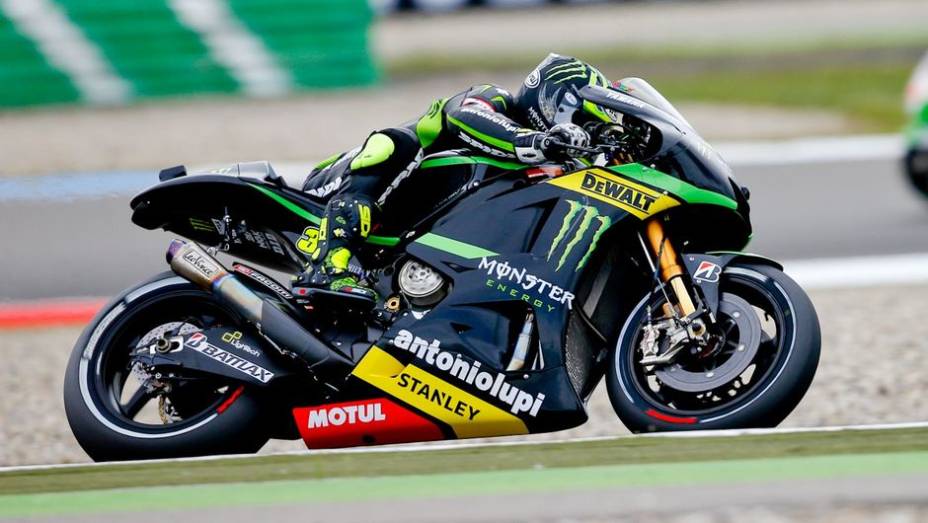 Pole-position, Cal Crutchlow terminou em terceiro | <a href="https://preprod.quatrorodas.abril.com.br/moto/noticias/motogp-rossi-reencontra-vitoria-assen-745441.shtml" rel="migration">Leia mais</a>