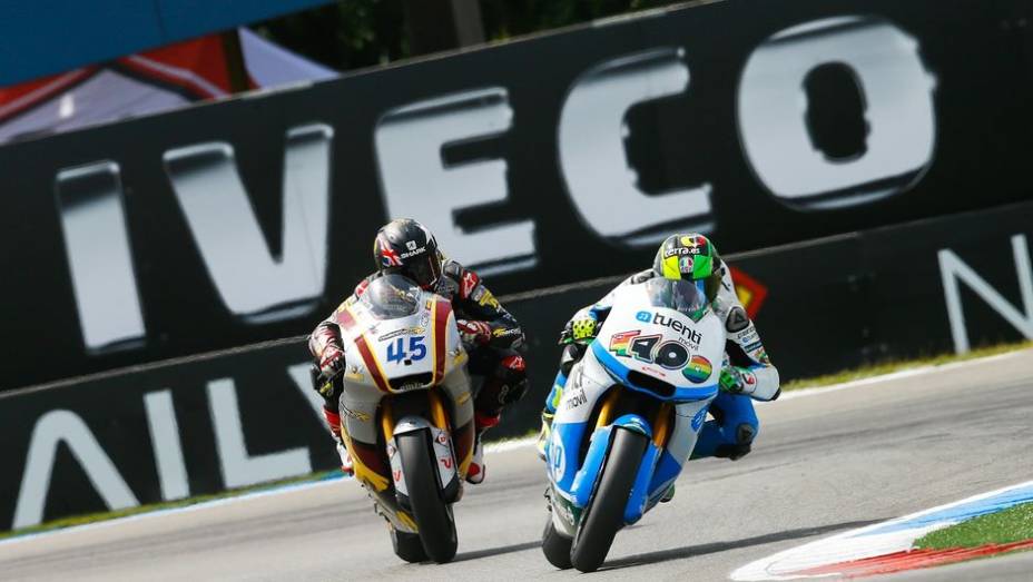 Na Moto2, disputa acirrada entre Pol Espargaró e Scott Redding | <a href="https://preprod.quatrorodas.abril.com.br/moto/noticias/motogp-rossi-reencontra-vitoria-assen-745441.shtml" rel="migration">Leia mais</a>