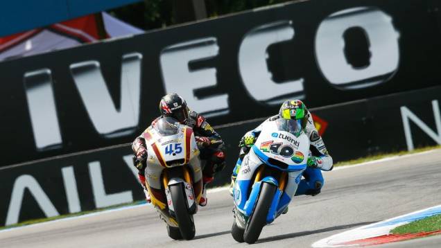 Na Moto2, disputa acirrada entre Pol Espargaró e Scott Redding | <a href="https://preprod.quatrorodas.abril.com.br/moto/noticias/motogp-rossi-reencontra-vitoria-assen-745441.shtml" rel="migration">Leia mais</a> Na Moto2, disputa acirrada entre Pol Espargaró e Scott Redding | <a href="https://preprod.quatrorodas.abril.com.br/moto/noticias/motogp-rossi-reencontra-vitoria-assen-745441.shtml" rel="migration">Leia mais</a>