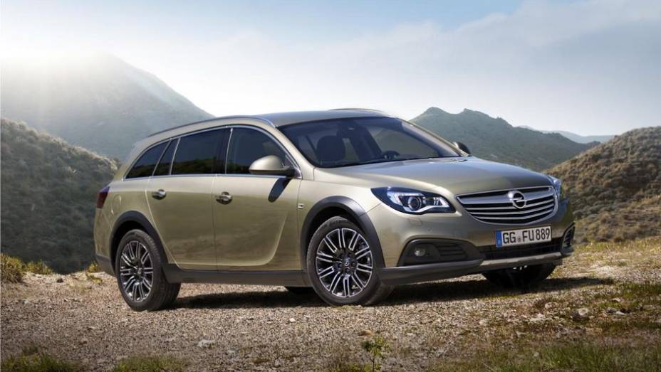 A Opel/Vauxhall revelou o Insignia Country Tourer | <a href="https://preprod.quatrorodas.abril.com.br/saloes/frankfurt/2013/opel-insignia-country-tourer-752099.shtml" rel="migration">Leia mais</a>