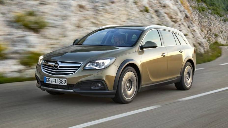 Trata-se de uma versão da perua preparada para enfrentar qualquer tipo de terreno | <a href="https://preprod.quatrorodas.abril.com.br/saloes/frankfurt/2013/opel-insignia-country-tourer-752099.shtml" rel="migration">Leia mais</a>