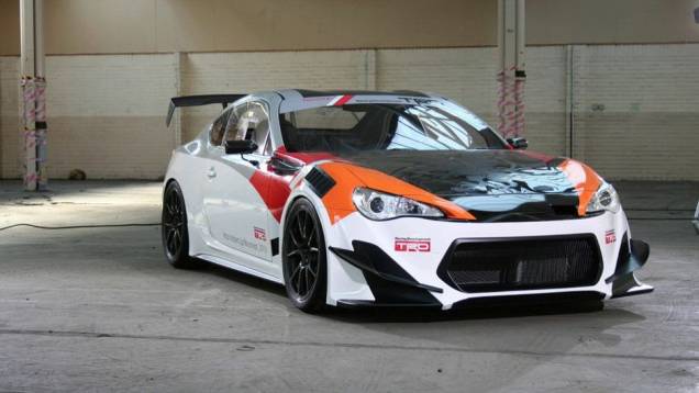 O modelo estará no próximo Festival de Goodwood (11 a 14 de julho) | <a href="https://preprod.quatrorodas.abril.com.br/noticias/fabricantes/toyota-mostra-novos-fotos-gt86-trd-griffon-project-746287.shtml" rel="migration">Leia mais</a> O modelo estará no próximo Festival de Goodwood (11 a 14 de julho) | <a href="https://preprod.quatrorodas.abril.com.br/noticias/fabricantes/toyota-mostra-novos-fotos-gt86-trd-griffon-project-746287.shtml" rel="migration">Leia mais</a>