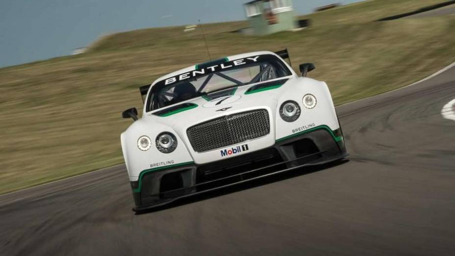 É utilizado câmbio sequencial de seis marchas, com controle eletrônico do diferencial. A tração é traseira | <a href="https://preprod.quatrorodas.abril.com.br/noticias/fabricantes/bentley-apresenta-continental-gt3-goodwood-746678.shtml" rel="migration">Leia mais</a>