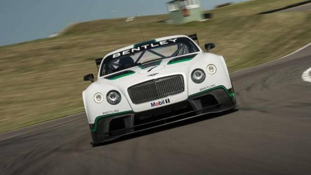 É utilizado câmbio sequencial de seis marchas, com controle eletrônico do diferencial. A tração é traseira | <a href="https://preprod.quatrorodas.abril.com.br/noticias/fabricantes/bentley-apresenta-continental-gt3-goodwood-746678.shtml" rel="migration">Leia mais</a> É utilizado câmbio sequencial de seis marchas, com controle eletrônico do diferencial. A tração é traseira | <a href="https://preprod.quatrorodas.abril.com.br/noticias/fabricantes/bentley-apresenta-continental-gt3-goodwood-746678.shtml" rel="migration">Leia mais</a>