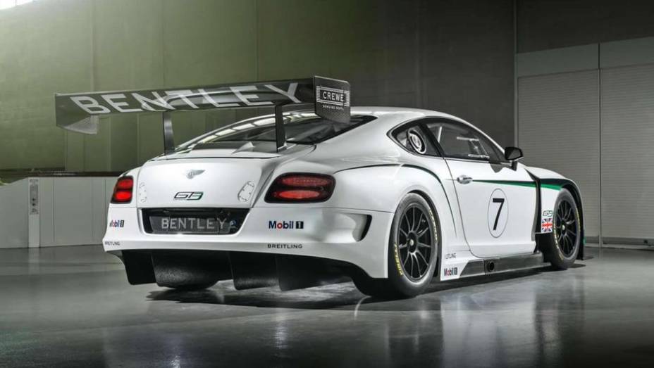 Assim, o peso do modelo fica em 1.300 kg | <a href="https://preprod.quatrorodas.abril.com.br/noticias/fabricantes/bentley-apresenta-continental-gt3-goodwood-746678.shtml" rel="migration">Leia mais</a>