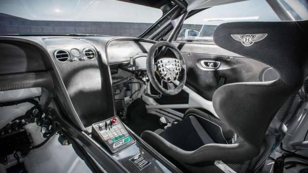 Para ganhar em desempenho, o Continental GT3 dispensa acabamento interno caprichado, deixando de lado materiais como couro e madeira, por exemplo | <a href="https://preprod.quatrorodas.abril.com.br/noticias/fabricantes/bentley-apresenta-continental-gt3-goodwood-74" rel="migration"></a> Para ganhar em desempenho, o Continental GT3 dispensa acabamento interno caprichado, deixando de lado materiais como couro e madeira, por exemplo | <a href="https://preprod.quatrorodas.abril.com.br/noticias/fabricantes/bentley-apresenta-continental-gt3-goodwood-74" rel="migration"></a>