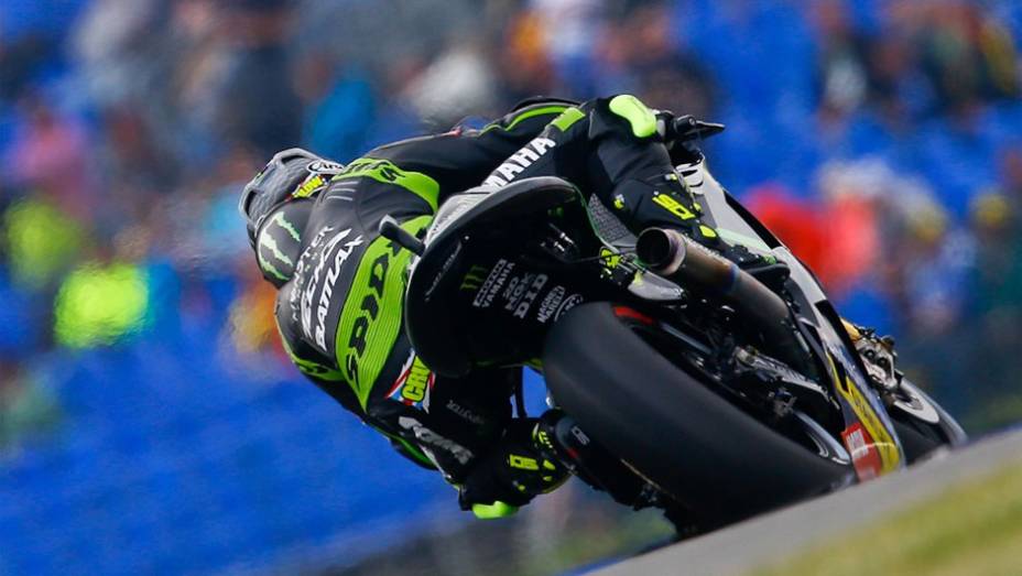 Cal Crutchlow (Monster Yamaha Tech 3) ficou com o segundo melhor tempo | <a href="https://preprod.quatrorodas.abril.com.br/moto/noticias/motogp-marquez-conquista-pole-alemanha-746854.shtml" rel="migration">Leia mais</a>