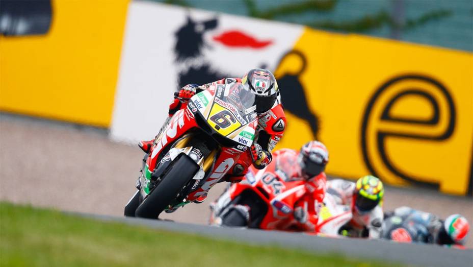 Stefan Bradl (LCR Honda MotoGP), com o apoio da torcida alemã, largará em quarto | <a href="https://preprod.quatrorodas.abril.com.br/moto/noticias/motogp-marquez-conquista-pole-alemanha-746854.shtml" rel="migration">Leia mais</a>