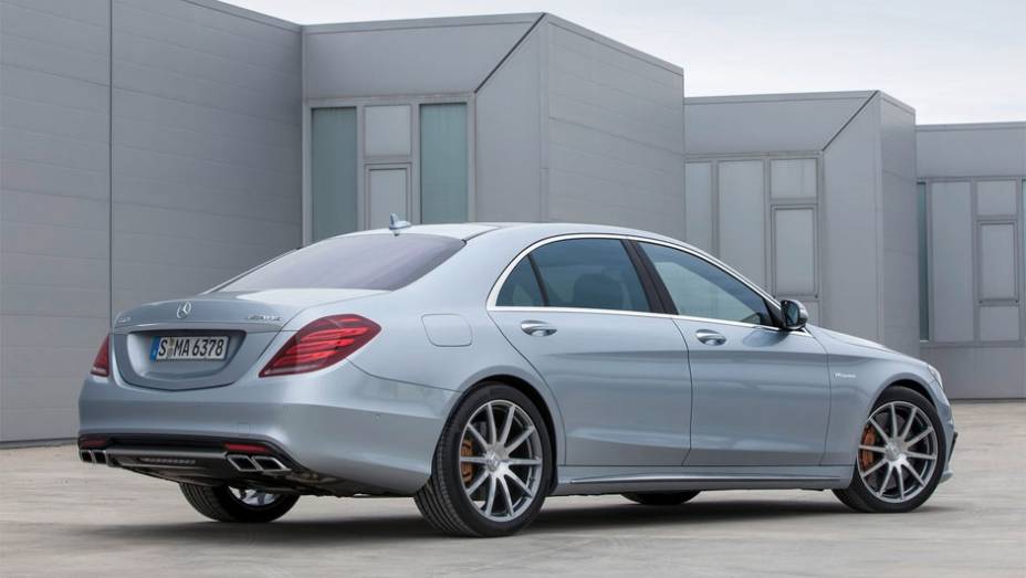 Carro será apresentado ao público durante o Salão de Frankfurt | <a href="https://preprod.quatrorodas.abril.com.br/saloes/frankfurt/2013/mercedes-benz-s63-amg-751703.shtml" rel="migration">Leia mais</a>