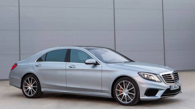 O S63 segue o conceito de design da linha AMG, apresentando para-choques reformulados | <a href="https://preprod.quatrorodas.abril.com.br/saloes/frankfurt/2013/mercedes-benz-s63-amg-751703.shtml" rel="migration">Leia mais</a> O S63 segue o conceito de design da linha AMG, apresentando para-choques reformulados | <a href="https://preprod.quatrorodas.abril.com.br/saloes/frankfurt/2013/mercedes-benz-s63-amg-751703.shtml" rel="migration">Leia mais</a>