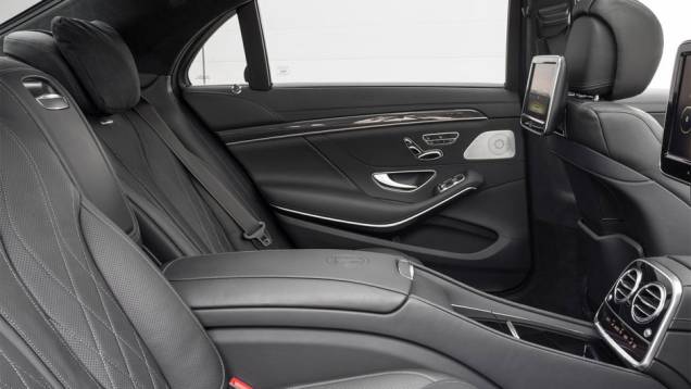 Interior sofisticado | <a href="https://preprod.quatrorodas.abril.com.br/saloes/frankfurt/2013/mercedes-benz-s63-amg-751703.shtml" rel="migration">Leia mais</a> Interior sofisticado | <a href="https://preprod.quatrorodas.abril.com.br/saloes/frankfurt/2013/mercedes-benz-s63-amg-751703.shtml" rel="migration">Leia mais</a>