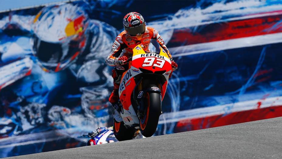 Marc Márquez (Repsol Honda Team), após uma queda, ficou com o segundo lugar | <a href="https://preprod.quatrorodas.abril.com.br/moto/noticias/motogp-bradl-surpreende-pole-eua-747594.shtml" rel="migration">Leia mais</a>