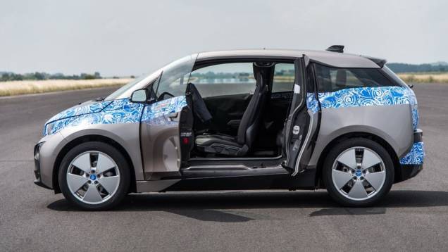 O início das vendas está programado para o segundo trimestre de 2014 | <a href="https://preprod.quatrorodas.abril.com.br/noticias/fabricantes/bmw-revela-fotos-informacoes-i3-747627.shtml" rel="migration">Leia mais</a> O início das vendas está programado para o segundo trimestre de 2014 | <a href="https://preprod.quatrorodas.abril.com.br/noticias/fabricantes/bmw-revela-fotos-informacoes-i3-747627.shtml" rel="migration">Leia mais</a>