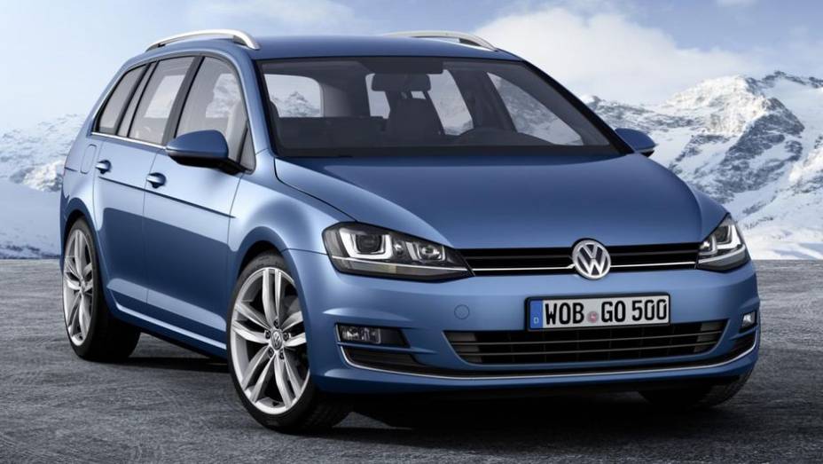 Trata-se de uma nova versão da perua, equipada com sistema de tração integral | <a href="https://preprod.quatrorodas.abril.com.br/noticias/fabricantes/vw-anuncia-golf-variant-4motion-748128.shtml" rel="migration">Leia mais</a>