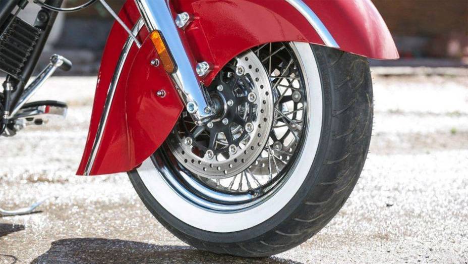 Freios a disco com ABS de série | <a href="https://preprod.quatrorodas.abril.com.br/moto/noticias/indian-chief-classic-2014-749944.shtml" rel="migration">Leia mais</a> Freios a disco com ABS de série | <a href="https://preprod.quatrorodas.abril.com.br/moto/noticias/indian-chief-classic-2014-749944.shtml" rel="migration">Leia mais</a>