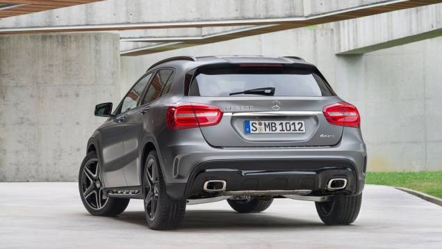 Tem um espaço de carga de 421 litros, com os assentos traseiros rebatidos esse número sobe para 836 litros | <a href="https://preprod.quatrorodas.abril.com.br/saloes/frankfurt/2013/mercedes-benz-gla-752127.shtml" rel="migration">Leia mais</a> Tem um espaço de carga de 421 litros, com os assentos traseiros rebatidos esse número sobe para 836 litros | <a href="https://preprod.quatrorodas.abril.com.br/saloes/frankfurt/2013/mercedes-benz-gla-752127.shtml" rel="migration">Leia mais</a>