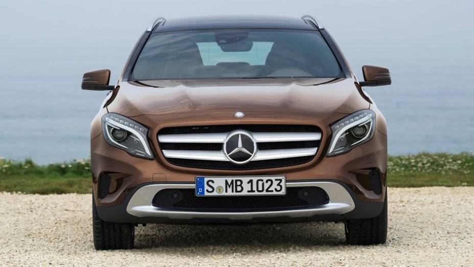 Os motores a gasolina incluem as vers&otilde;es 1.6 l com 156 cv, no GLA 200, e 2.0 l com 211 cv, no GLA 250 | <a href="https://preprod.quatrorodas.abril.com.br/saloes/frankfurt/2013/mercedes-benz-gla-752127.shtml" rel="migration">Leia mais</a>