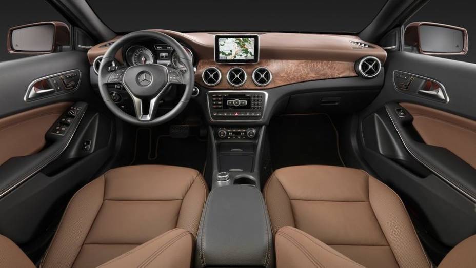 Passando para os motores movidos a diesel, o GLA 200 CDI recebe um bloco de 2.2 litros que entrega 136 cavalos de pot&ecirc;ncia, enquanto o GLA 220 CDI tem um motor 2.2 litros com 170 cv | <a href="https://preprod.quatrorodas.abril.com.br/saloes/frankfurt/2013/mercedes" rel="migration"></a>