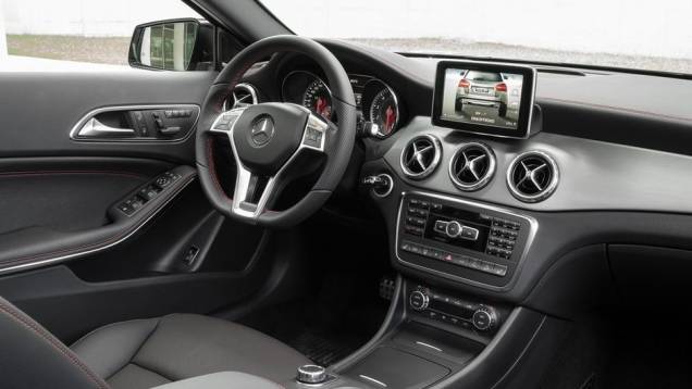 O GLA 250 equipado com o câmbio 4MATIC, segundo a Mercedes-Benz, fará de 0 a 100 km/h em 6,5 segundos, antes de alcançar uma velocidade máxima de 233 km/h | <a href="https://preprod.quatrorodas.abril.com.br/saloes/frankfurt/2013/mercedes-benz-gla-752127.shtml" rel="migration">Lei</a> O GLA 250 equipado com o câmbio 4MATIC, segundo a Mercedes-Benz, fará de 0 a 100 km/h em 6,5 segundos, antes de alcançar uma velocidade máxima de 233 km/h | <a href="https://preprod.quatrorodas.abril.com.br/saloes/frankfurt/2013/mercedes-benz-gla-752127.shtml" rel="migration">Lei</a>
