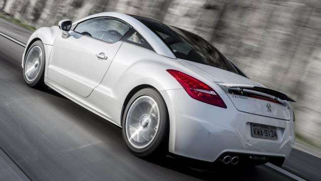 Em relação aos itens de segurança, o novo RCZ conta com controle de tração (ASR) integrado ao controle de estabilidade (ESP), freios ABS com auxílio para frenagem de urgência (AFU), etc | <a href="https://preprod.quatrorodas.abril.com.br/noticias/fabricantes/peuge" rel="migration"></a> Em relação aos itens de segurança, o novo RCZ conta com controle de tração (ASR) integrado ao controle de estabilidade (ESP), freios ABS com auxílio para frenagem de urgência (AFU), etc | <a href="https://preprod.quatrorodas.abril.com.br/noticias/fabricantes/peuge" rel="migration"></a>
