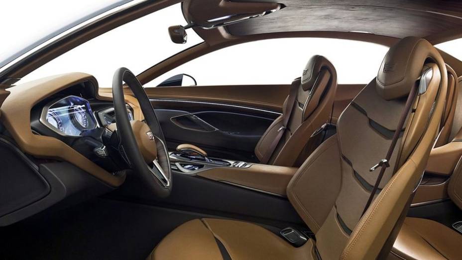 Por dentro, &eacute; poss&iacute;vel visualizar o esquema de bancos 2 + 2 | <a href="https://preprod.quatrorodas.abril.com.br/noticias/fabricantes/cadillac-elmiraj-concept-revelado-750167.shtml" rel="migration">Leia mais</a>