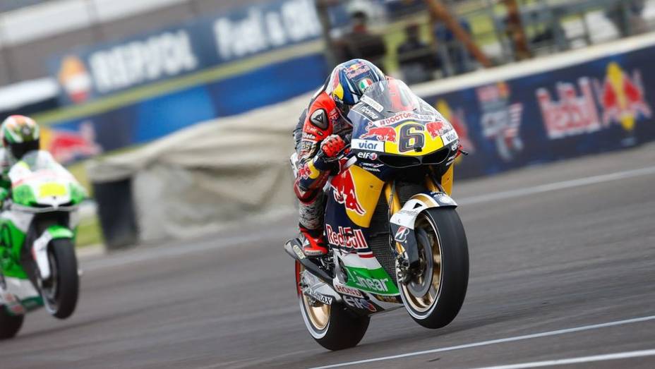 O alemão Stefan Bradl (LCR Honda MotoGP) ficou na terceira colocação | <a href="https://preprod.quatrorodas.abril.com.br/moto/noticias/motogp-marquez-lidera-1-2-honda-sexta-feira-750256.shtml" rel="migration">Leia mais</a>