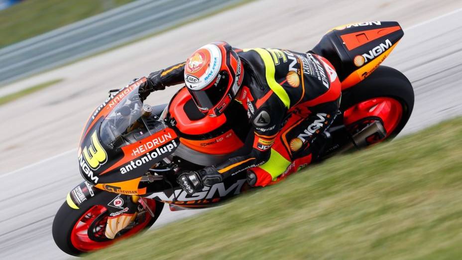 Na Moto2, Simone Corsi (NGM Mobile Racing) foi o mais rápido do dia | <a href="https://preprod.quatrorodas.abril.com.br/moto/noticias/motogp-marquez-lidera-1-2-honda-sexta-feira-750256.shtml" rel="migration">Leia mais</a>