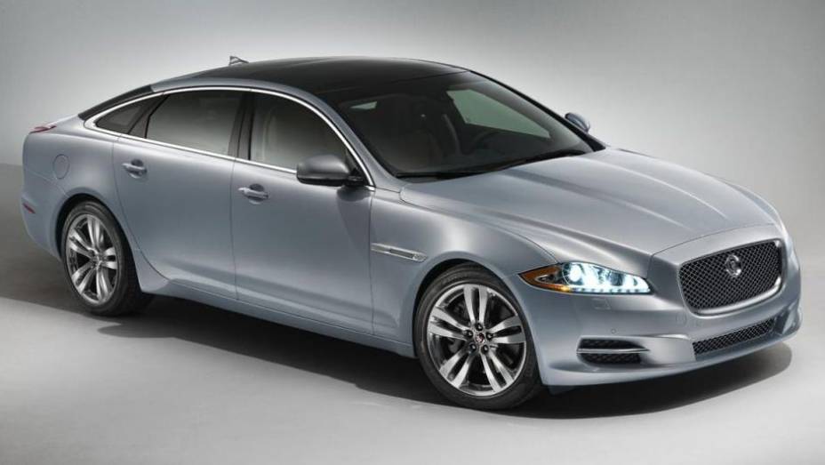 A Jaguar apresentou nesta terça-feira (20) o modelo 2014 do sedã XJ | <a href="https://preprod.quatrorodas.abril.com.br/noticias/fabricantes/jaguar-revela-xj-2014-750619.shtml" rel="migration">Leia mais</a>