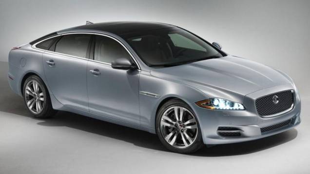 A Jaguar apresentou nesta terça-feira (20) o modelo 2014 do sedã XJ | <a href="https://preprod.quatrorodas.abril.com.br/noticias/fabricantes/jaguar-revela-xj-2014-750619.shtml" rel="migration">Leia mais</a> A Jaguar apresentou nesta terça-feira (20) o modelo 2014 do sedã XJ | <a href="https://preprod.quatrorodas.abril.com.br/noticias/fabricantes/jaguar-revela-xj-2014-750619.shtml" rel="migration">Leia mais</a>