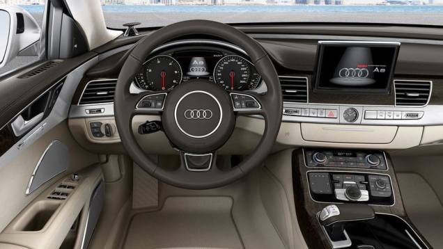 Antes disso, será mostrado ao público no Salão de Frankfurt, em setembro | <a href="https://preprod.quatrorodas.abril.com.br/saloes/frankfurt/2013/audi-a8-2014-753145.shtml" rel="migration">Leia mais</a> Antes disso, será mostrado ao público no Salão de Frankfurt, em setembro | <a href="https://preprod.quatrorodas.abril.com.br/saloes/frankfurt/2013/audi-a8-2014-753145.shtml" rel="migration">Leia mais</a>