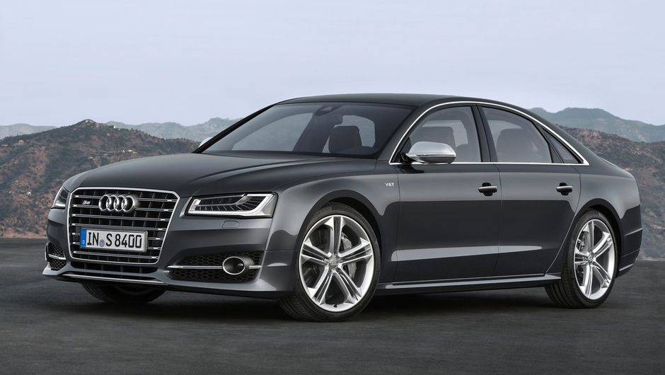 Quanto &agrave; motoriza&ccedil;&atilde;o, diversas op&ccedil;&otilde;es est&atilde;o dispon&iacute;veis. A inicial tem o 3.0 TFSI, de 310 cavalos de pot&ecirc;ncia, e o S8 (foto), 4.0 TFSI configurado para 520 cv | <a href="https://preprod.quatrorodas.abril.com.br/saloes/frankfurt/2013/audi-a8-2014-753145.shtml" rel="migration">Leia</a>