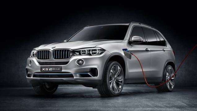 A BMW exibiu as primeiras fotos oficiais do Concept X5 eDrive, que será apresentado ao público no próximo Salão de Frankfurt | <a href="https://preprod.quatrorodas.abril.com.br//saloes/frankfurt/2013/bmw-concept-x5-edrive-752125.shtml" rel="migration">Leia mais</a> A BMW exibiu as primeiras fotos oficiais do Concept X5 eDrive, que será apresentado ao público no próximo Salão de Frankfurt | <a href="https://preprod.quatrorodas.abril.com.br//saloes/frankfurt/2013/bmw-concept-x5-edrive-752125.shtml" rel="migration">Leia mais</a>