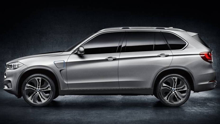 Trata-se de uma proposta h&iacute;brida para o SUV, com algumas altera&ccedil;&otilde;es visuais | <a href="https://preprod.quatrorodas.abril.com.br//saloes/frankfurt/2013/bmw-concept-x5-edrive-752125.shtml" rel="migration">Leia mais</a>