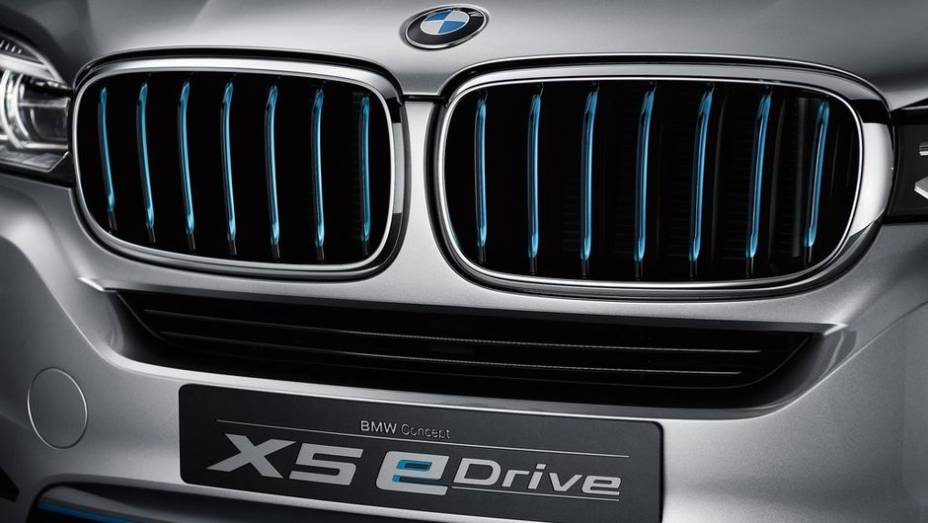 O Concept X5 eDrive pode rodar por at&eacute; 30 quil&ocirc;metros em modo exclusivamente el&eacute;trico | <a href="https://preprod.quatrorodas.abril.com.br//saloes/frankfurt/2013/bmw-concept-x5-edrive-752125.shtml" rel="migration">Leia mais</a>