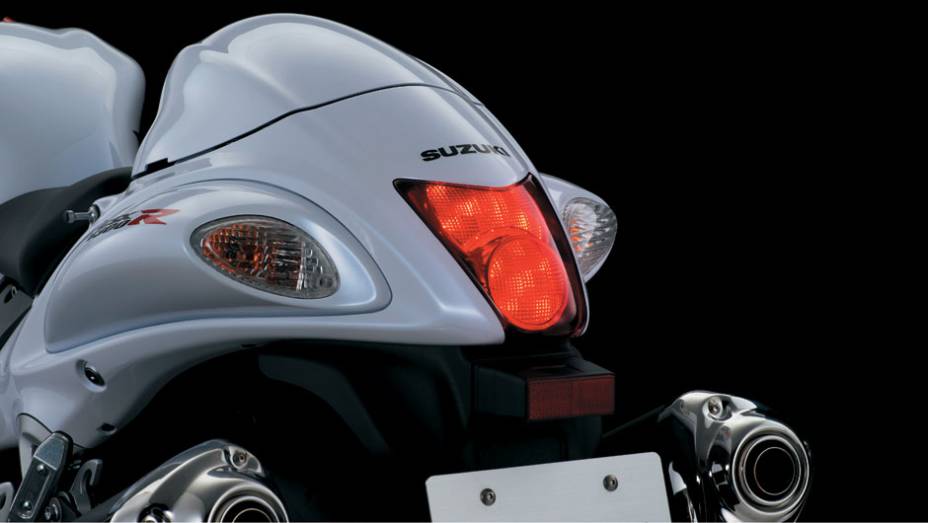 Seu torque máximo é de 15,81 mkgf a 7.200 rpm | <a href="https://preprod.quatrorodas.abril.com.br/moto/noticias/suzuki-hayabusa-2013-chega-ao-brasil-abs-751353.shtml" rel="migration">Leia mais</a>